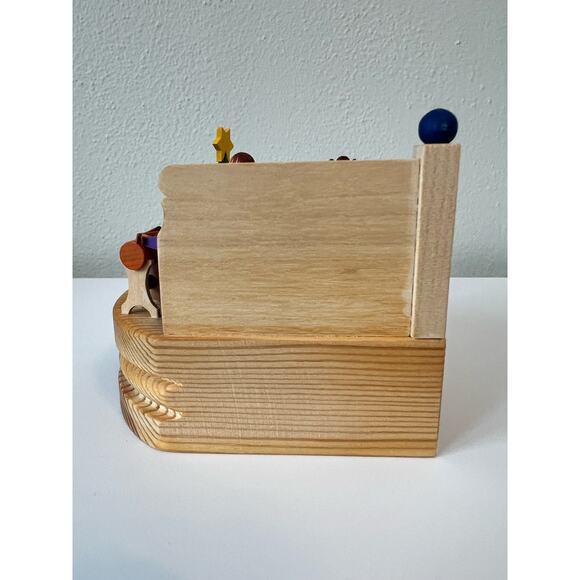 Wind-up Christmas Music Box by Graupner Holzminiaturen in Crottendorf-Erzgebirge - Picture 6 of 11